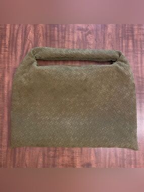 EUC Bottega Veneta Intrecciato Large Hop Bag - Mud (Olive Green) - Suede